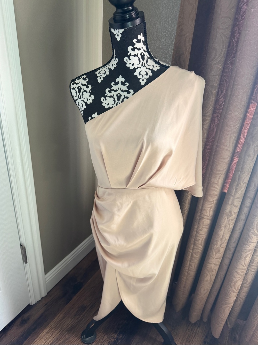 Women’s Cupshe Asymmetrical Dress Size Medium